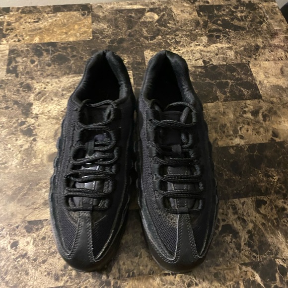 All black air max 95’ - Picture 2 of 4